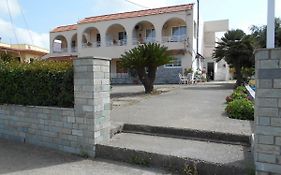 Dimitris Studios & Apartments